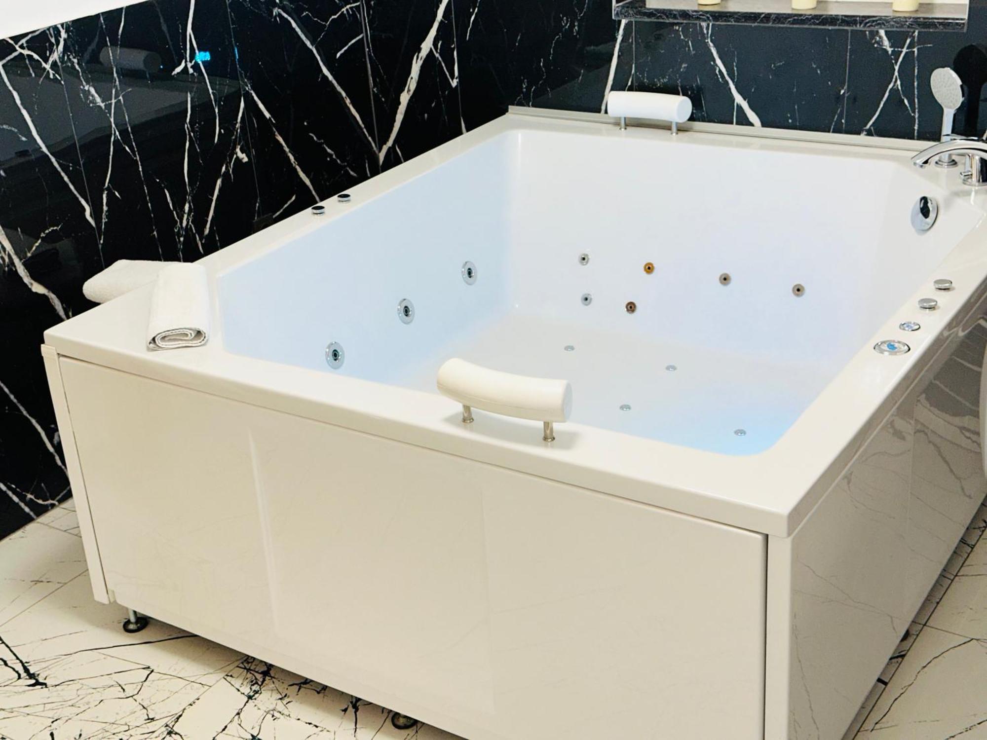Hedonist Spa Jacuzzi Sarajevo Free Parking Saraievo Exterior foto